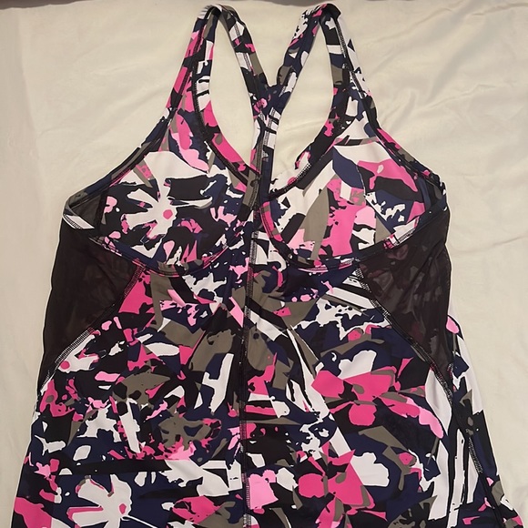 Lululemon Razorback Tank - Picture 2 of 3